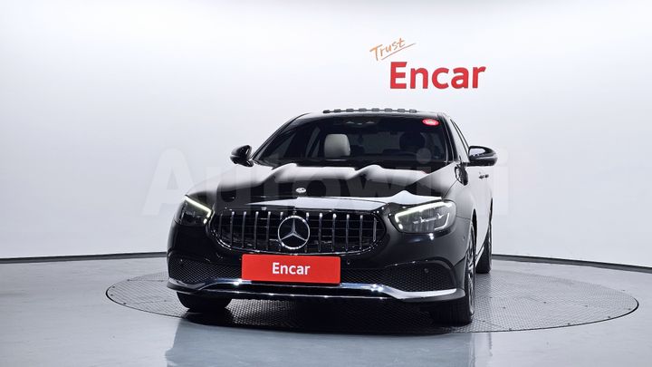 Mercedes-Benz E Class 2022 — 3