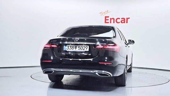 Mercedes-Benz E Class 2022 — 4