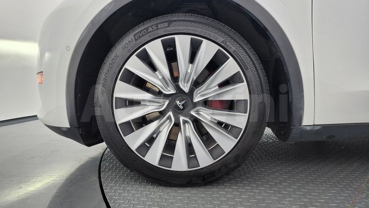 Tesla Model Y 2022 — 5