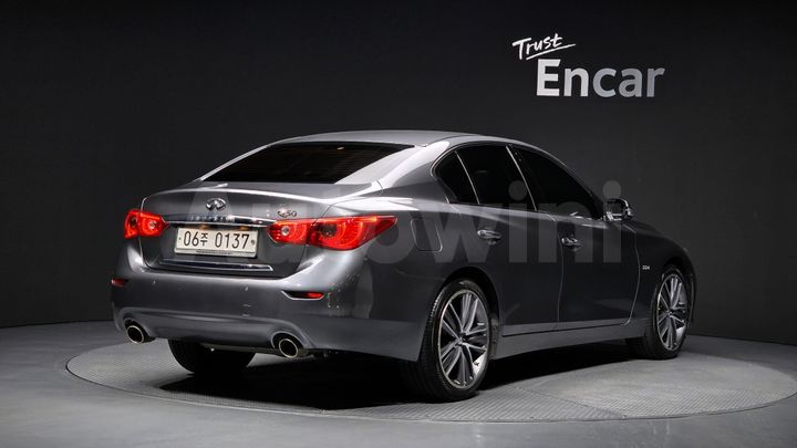 Infiniti Q
