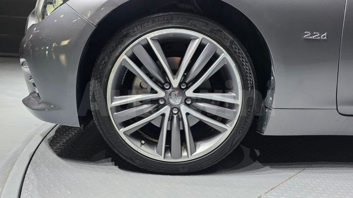 Infiniti Q