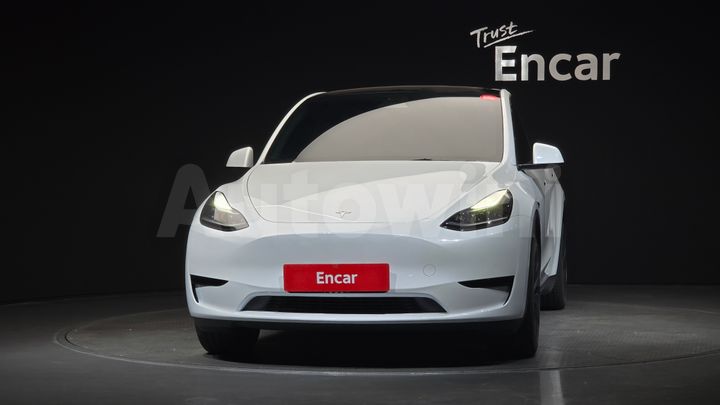 Tesla Model Y 2024 — 3