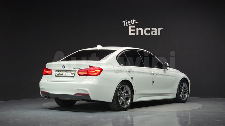 BMW 3 Series 2018 — 2