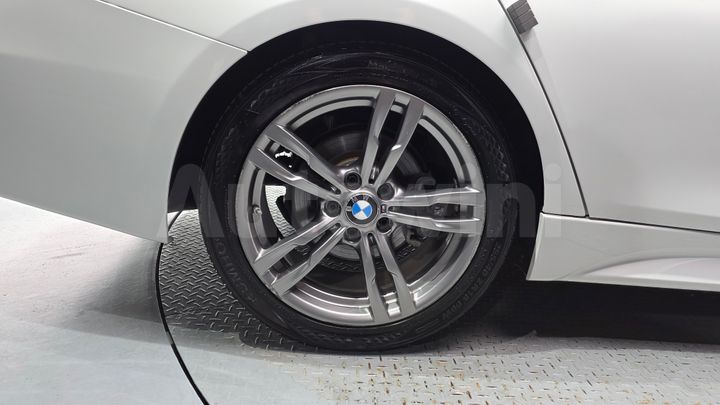 BMW 3 Series 2018 — 5