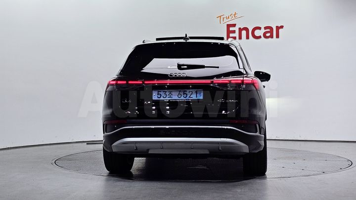 Audi Q4 2023 — 4