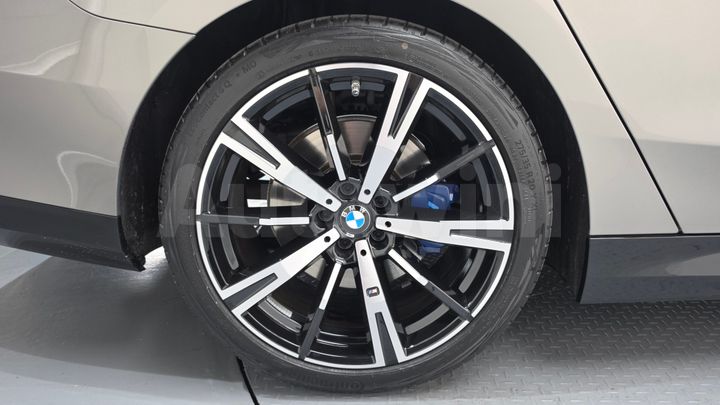 BMW 5 Series 2025 — 5