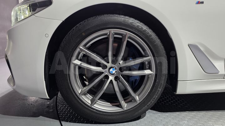 BMW 5 Series 2018 — 5