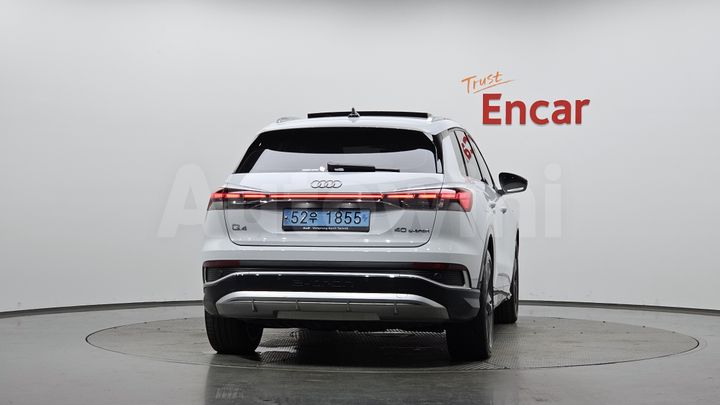 Audi Q4 2023 — 4