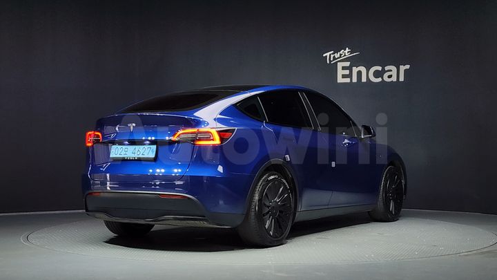 Tesla Model Y 2024 — 2