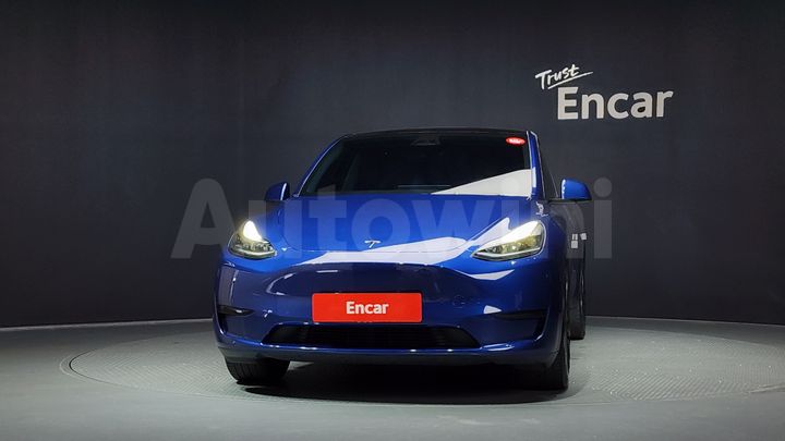 Tesla Model Y 2024 — 3
