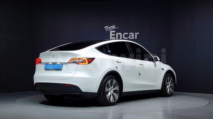 Tesla Model Y 2021 — 2