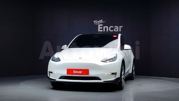 Tesla Model Y 2021 — 3