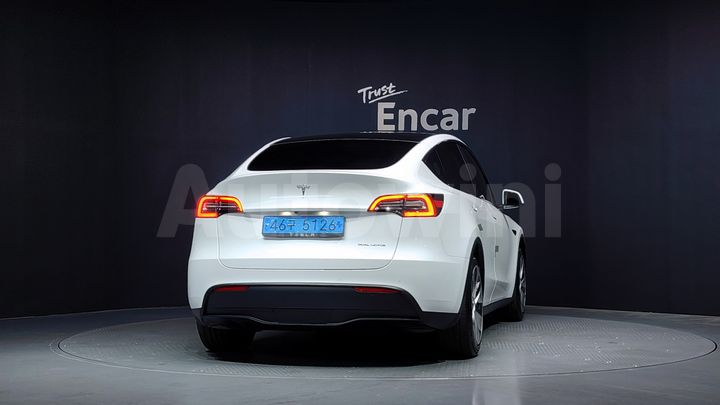 Tesla Model Y 2021 — 4