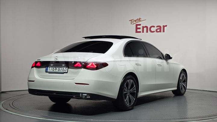 Mercedes-Benz E Class 2025 — 2