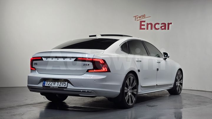 Volvo S90 2024 — 2
