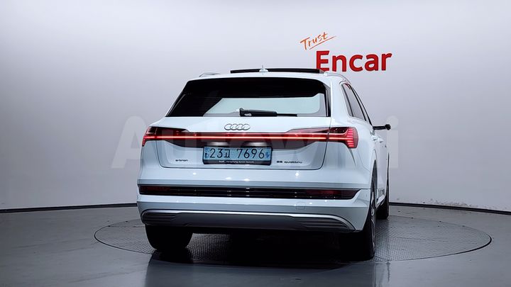 Audi e-tron 2022 — 4