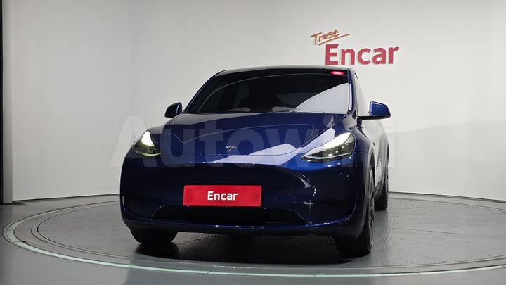 Tesla Model Y 2025 — 3