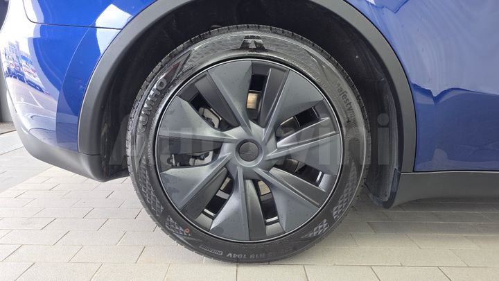 Tesla Model Y 2025 — 5