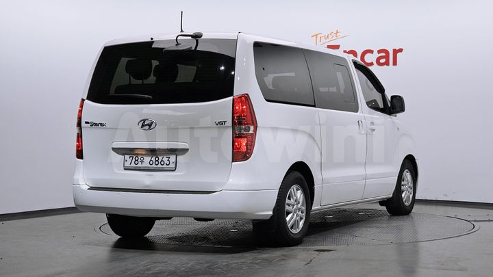 Hyundai Starex 2017 — 2