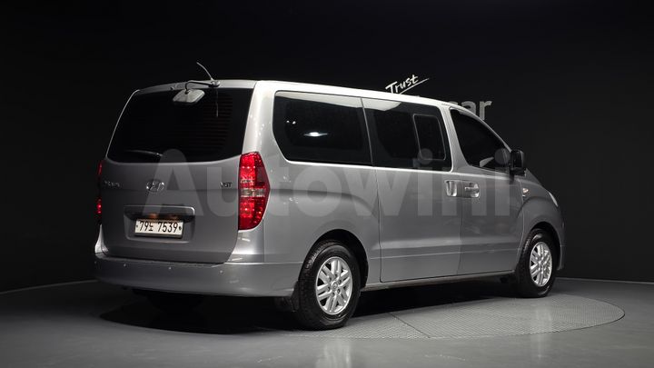 Hyundai Starex 2016 — 2