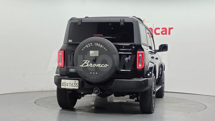 Ford Bronco 2023 — 4
