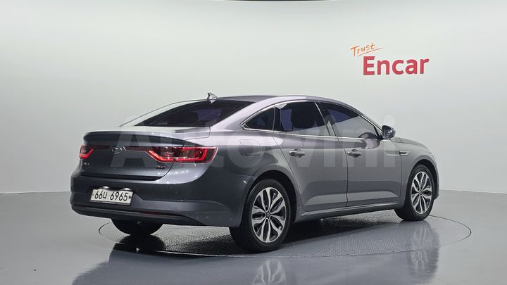 Renault SM6 2016 — 2