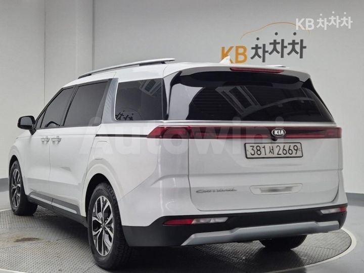 Kia Carnival 2021 KNANC81BBMS007402 — 2