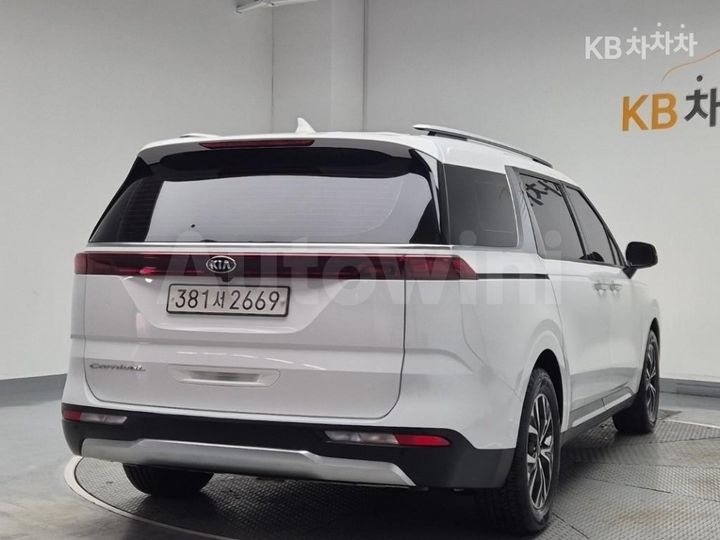 Kia Carnival 2021 KNANC81BBMS007402 — 3