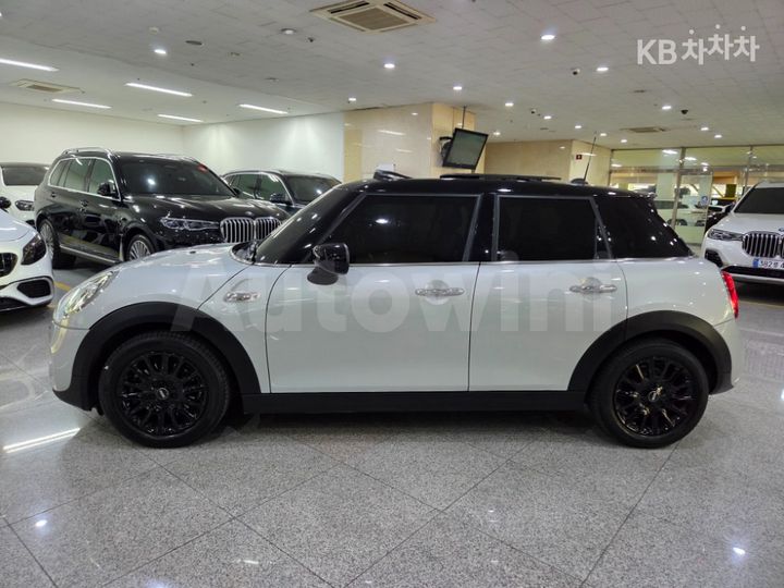 Mini Cooper 2020 WMWXV9104L2L75480 — 3
