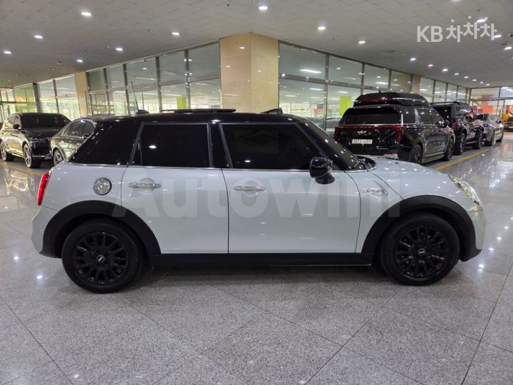 Mini Cooper 2020 WMWXV9104L2L75480 — 5