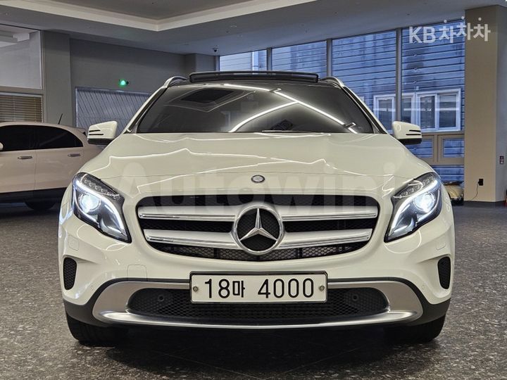 Mercedes Benz GLA Class 2015 — 3