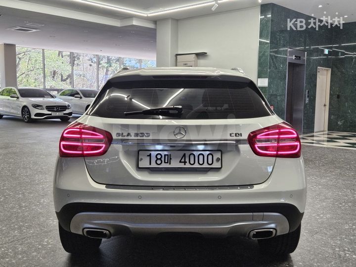 Mercedes Benz GLA Class 2015 — 4