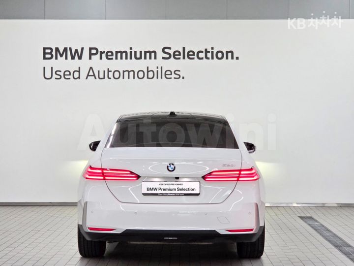 BMW 5 Series 2025 — 3