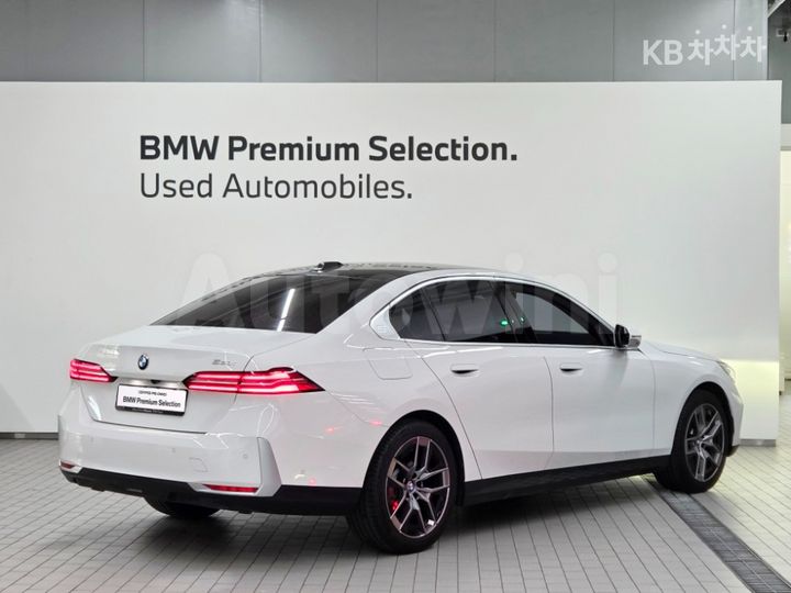BMW 5 Series 2025 — 4