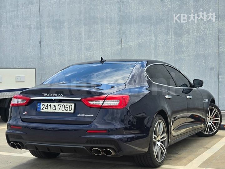 Maserati Quattroporte 2017 ZAM56RRG2H1232402 — 4