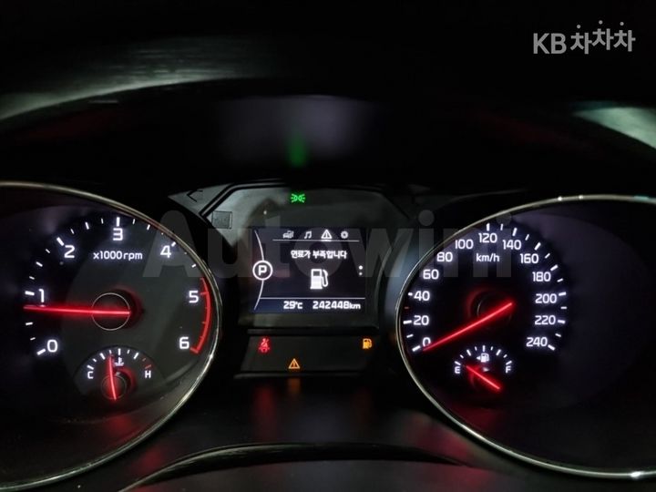 Kia Carnival 2016 KNAMB81ABGS237732 — 5