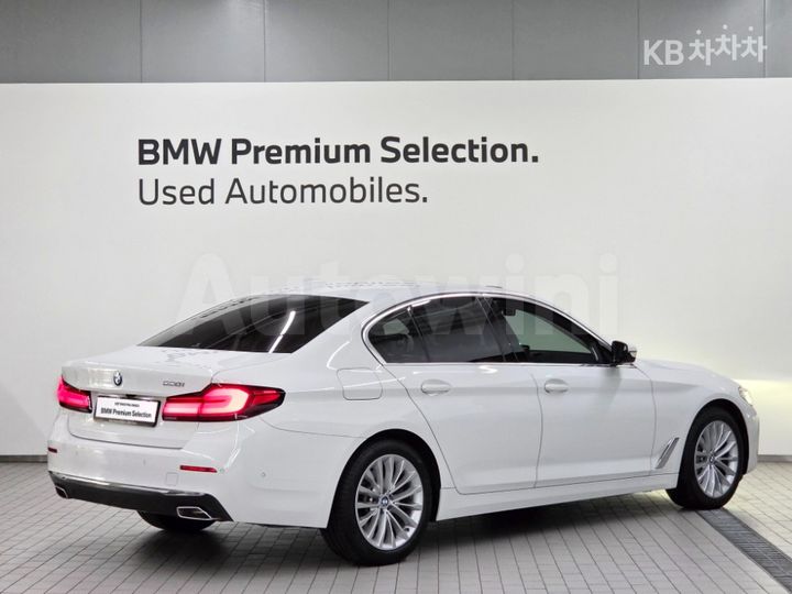 BMW 5 Series 2022 WBA71BH03NWX48352 — 4