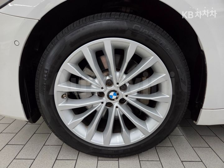BMW 5 Series 2022 WBA71BH03NWX48352 — 5