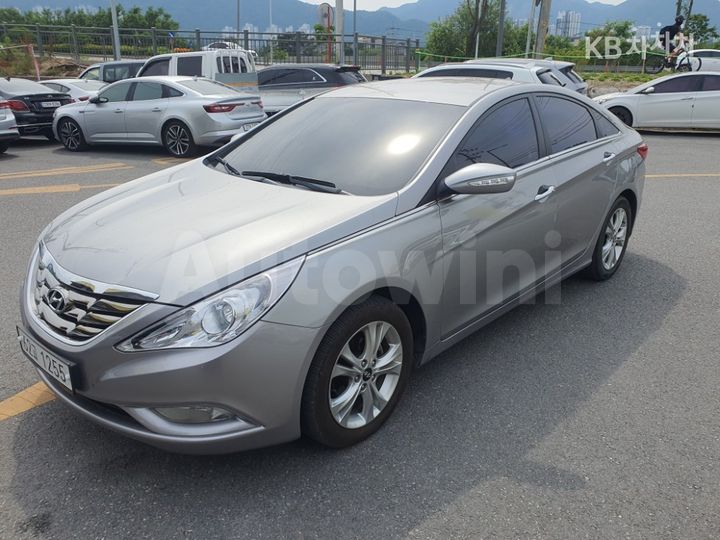 Hyundai Sonata 2010 KMHEC41BBAA028428 — 2
