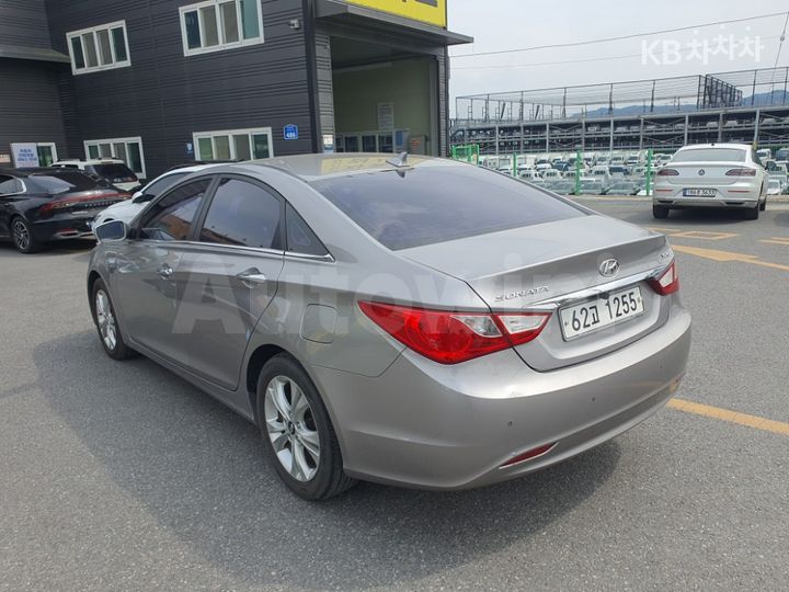 Hyundai Sonata 2010 KMHEC41BBAA028428 — 3