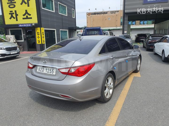 Hyundai Sonata 2010 KMHEC41BBAA028428 — 5