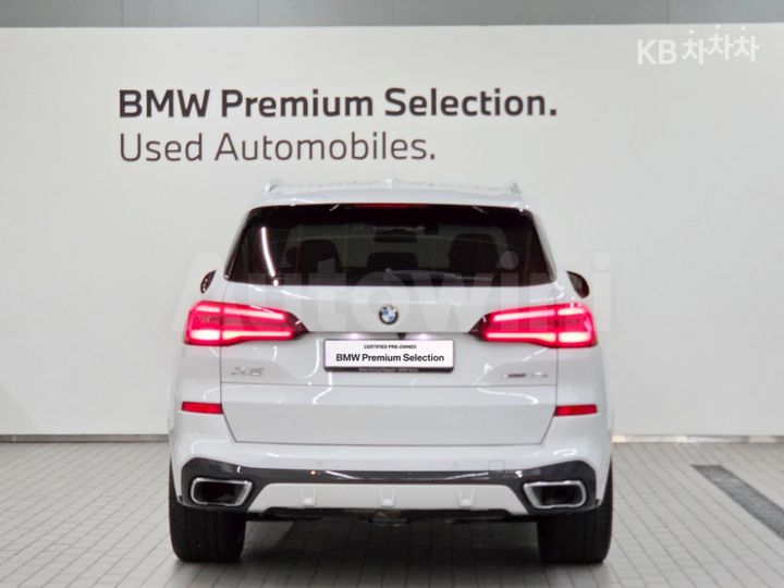 BMW X5 2021 WBATA6106M9G29372 — 3