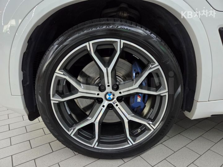 BMW X5 2021 WBATA6106M9G29372 — 5