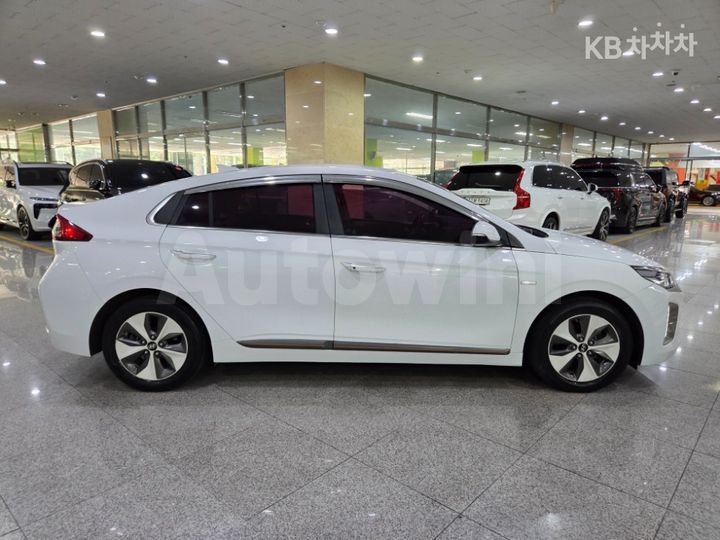 Hyundai Ioniq 2017 — 5