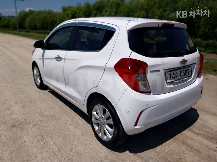 Chevrolet Spark 2017 KLYDC487DHC701436 — 3
