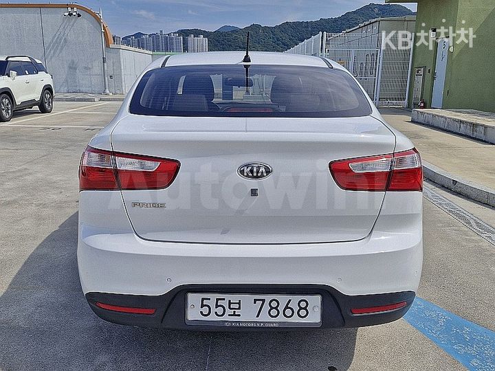 Kia Pride 2014 KNADM412BES249611 — 4