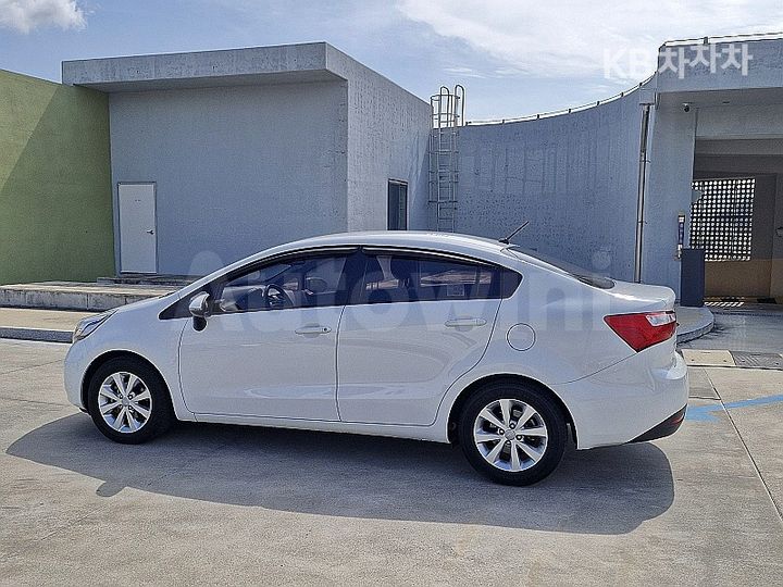 Kia Pride 2014 KNADM412BES249611 — 5