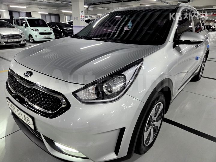 Kia Niro 2017 KNACB81CGHA030491 — 3
