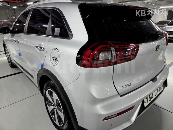 Kia Niro 2017 KNACB81CGHA030491 — 5