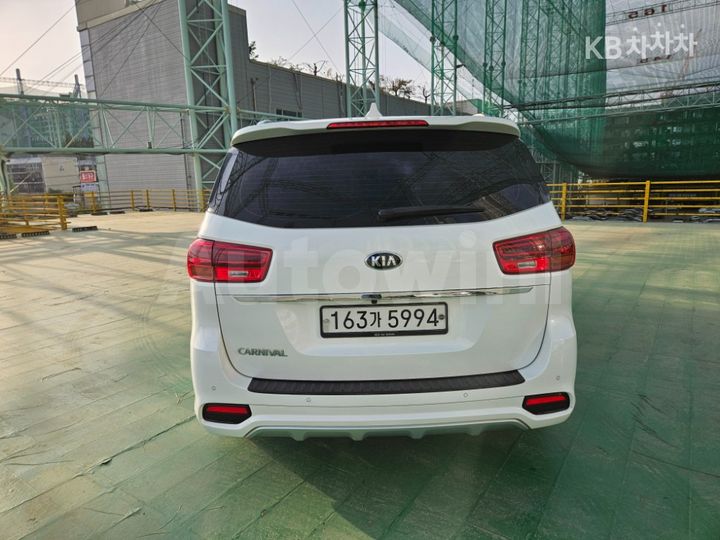 Kia Carnival 2019 KNAMC81ABKS484585 — 3